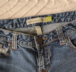 Aeropostale Bayla Skinny Leg Short Jeans Medium Wash Denim